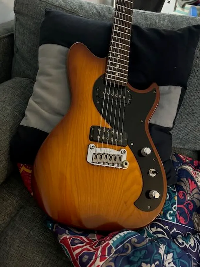 G&L LE-2