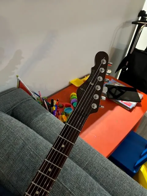 G&L LE-2
