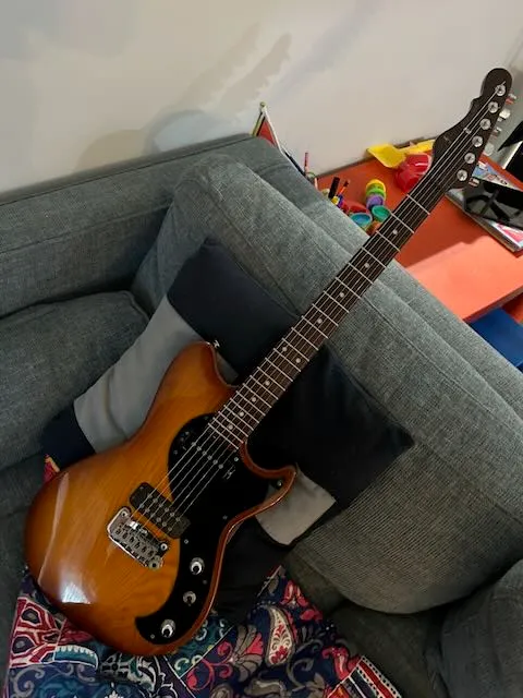G&L LE-2