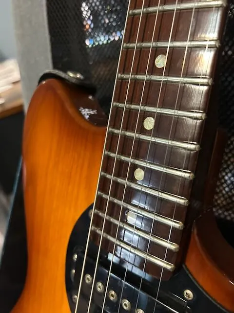 G&L LE-2